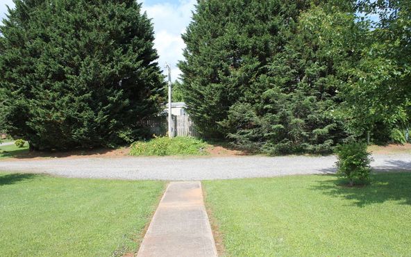 56 W Vineyard Ln, Hayesville, NC 28904